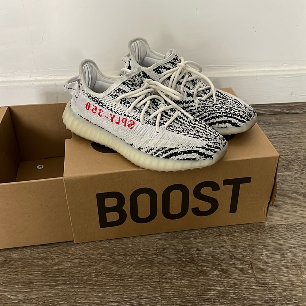 YEEZY BOOST 350 V2